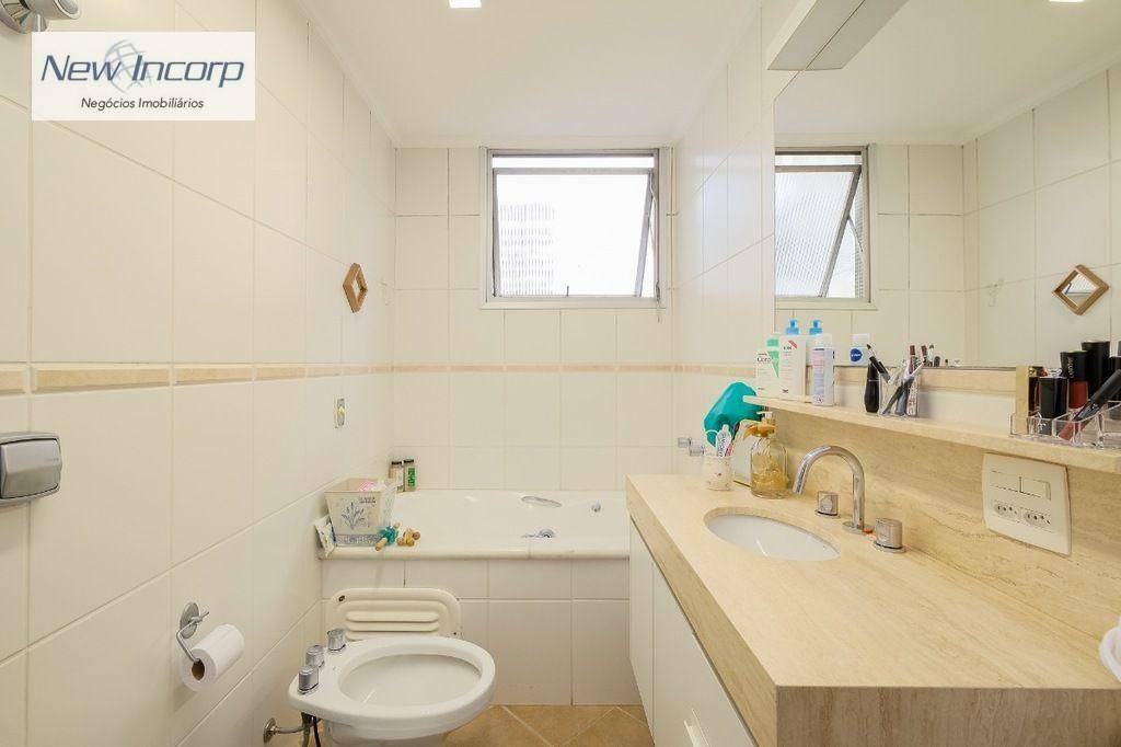 Apartamento à venda com 4 quartos, 209m² - Foto 24