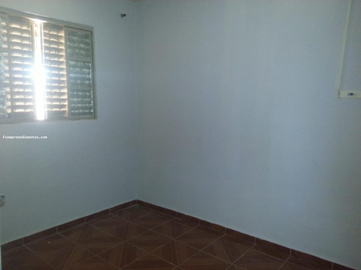 Casa à venda com 2 quartos, 200m² - Foto 2