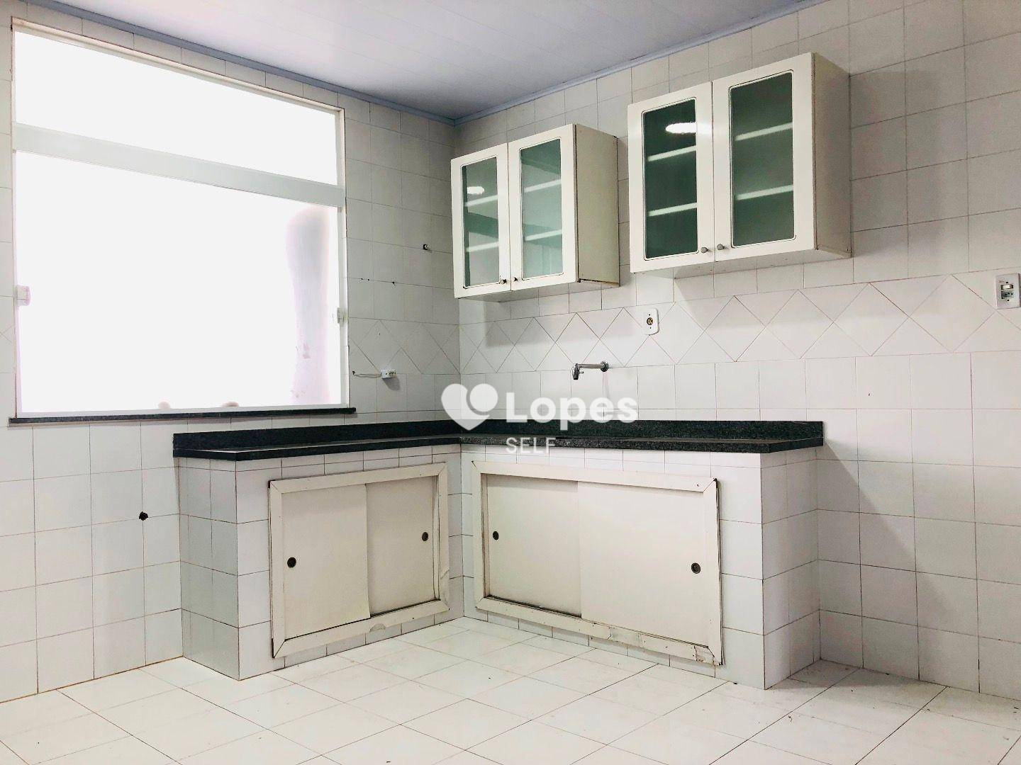 Casa à venda com 5 quartos, 210m² - Foto 22