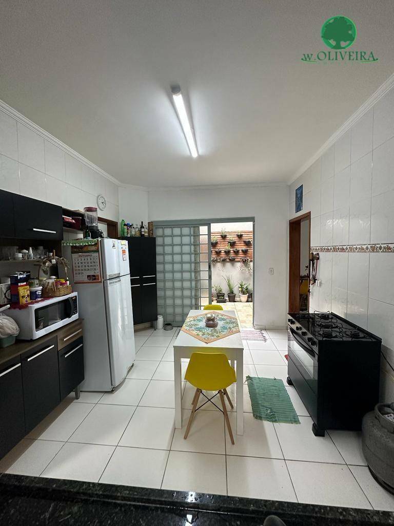 Casa à venda com 3 quartos, 100m² - Foto 7