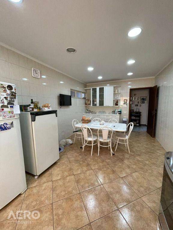 Casa à venda com 3 quartos, 330m² - Foto 8