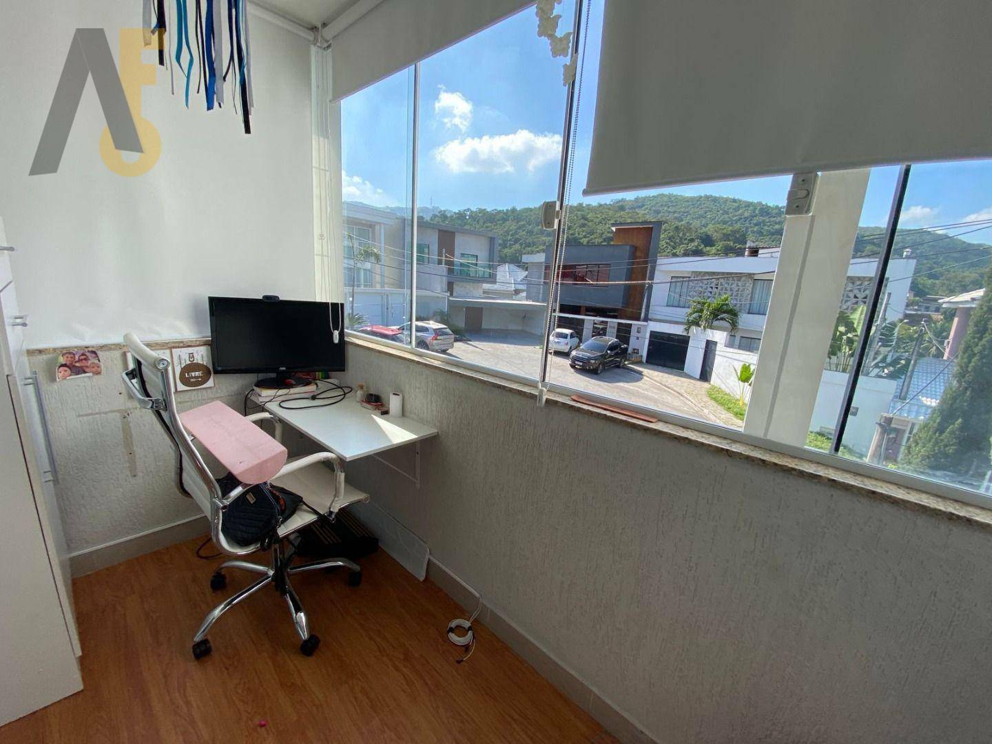 Casa de Condomínio à venda com 4 quartos, 162m² - Foto 31