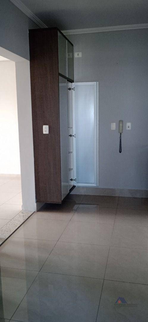 Apartamento à venda com 3 quartos, 117m² - Foto 9