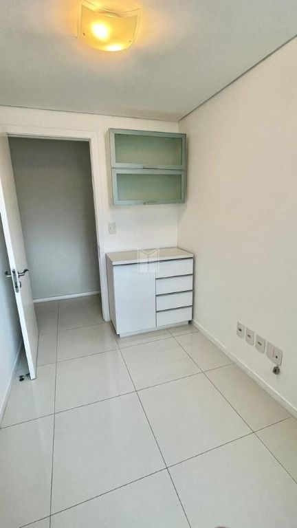 Apartamento à venda com 3 quartos, 142m² - Foto 12