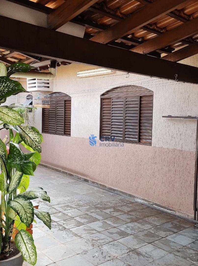 Casa à venda com 3 quartos, 120m² - Foto 1