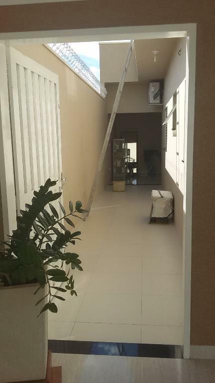 Casa à venda com 3 quartos, 149m² - Foto 1