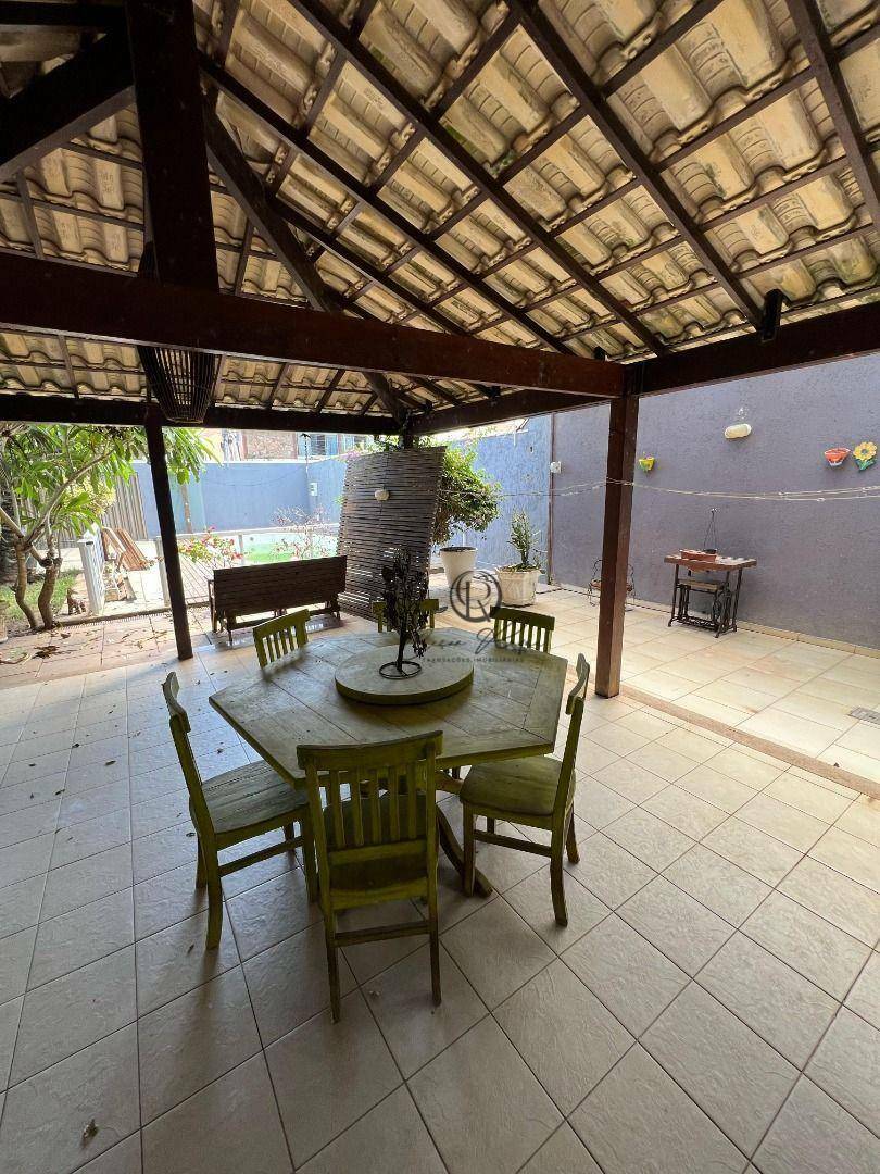 Casa para alugar com 4 quartos, 289m² - Foto 12