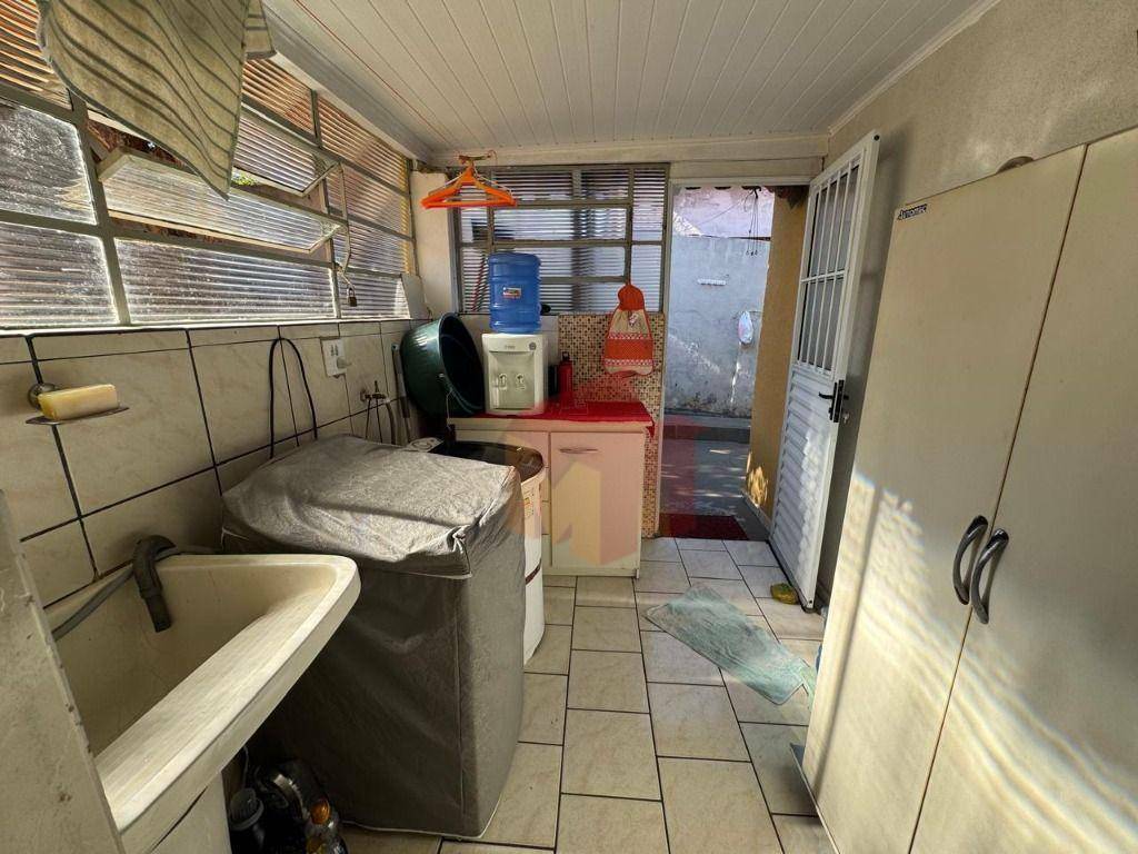 Casa à venda com 5 quartos, 200m² - Foto 13