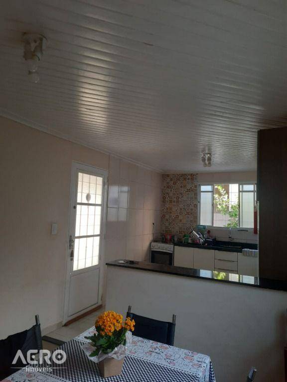 Casa à venda com 3 quartos, 173m² - Foto 4