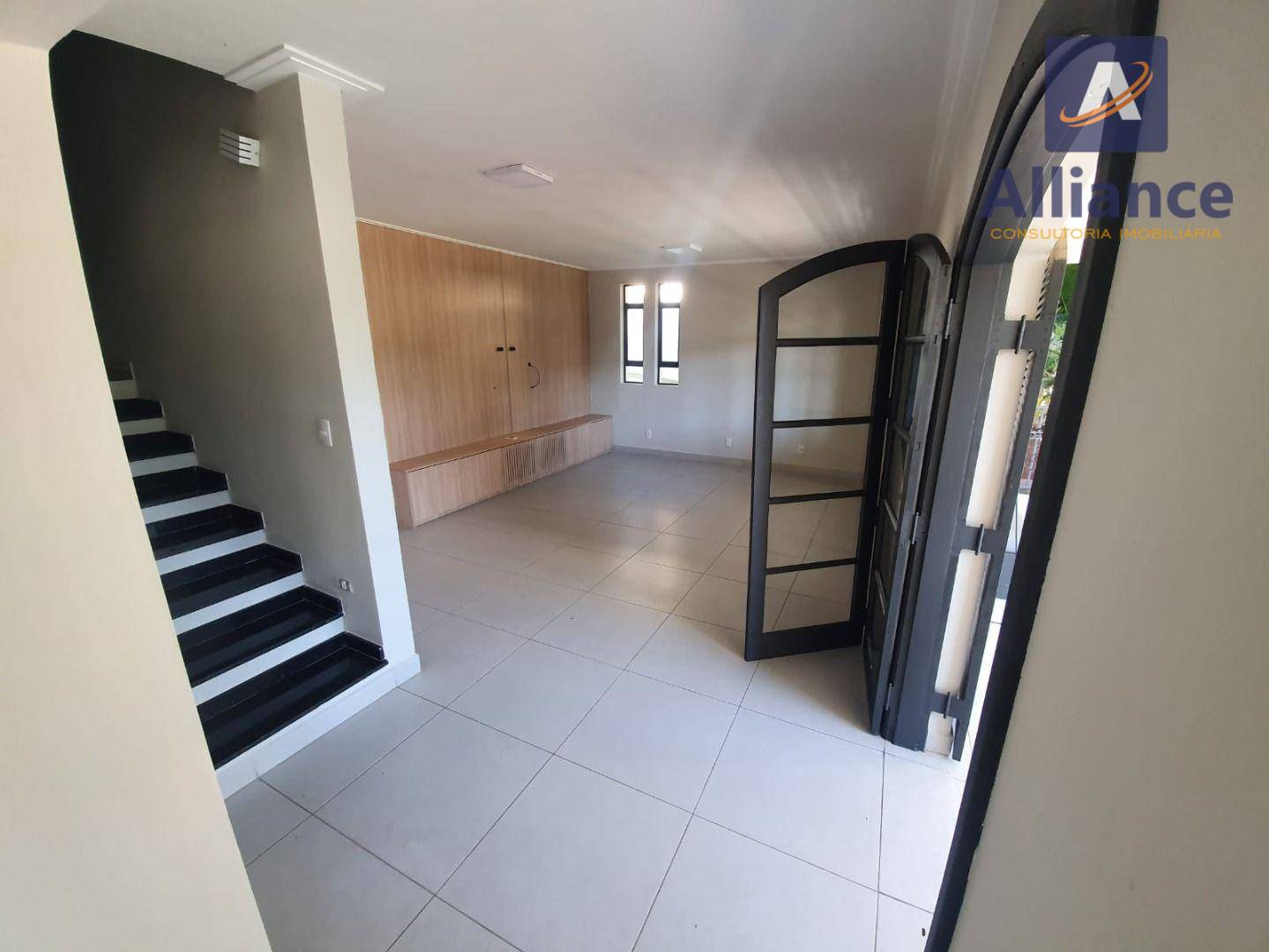 Casa de Condomínio para alugar com 3 quartos, 290m² - Foto 8