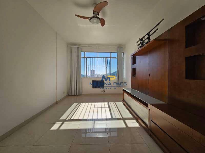 Apartamento à venda com 2 quartos, 70m² - Foto 1