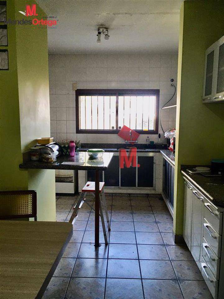 Casa à venda com 3 quartos, 230m² - Foto 10