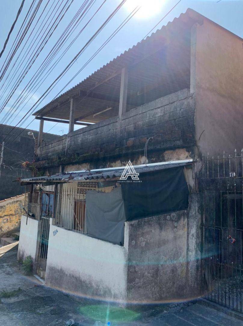 Casa à venda com 6 quartos, 200m² - Foto 3