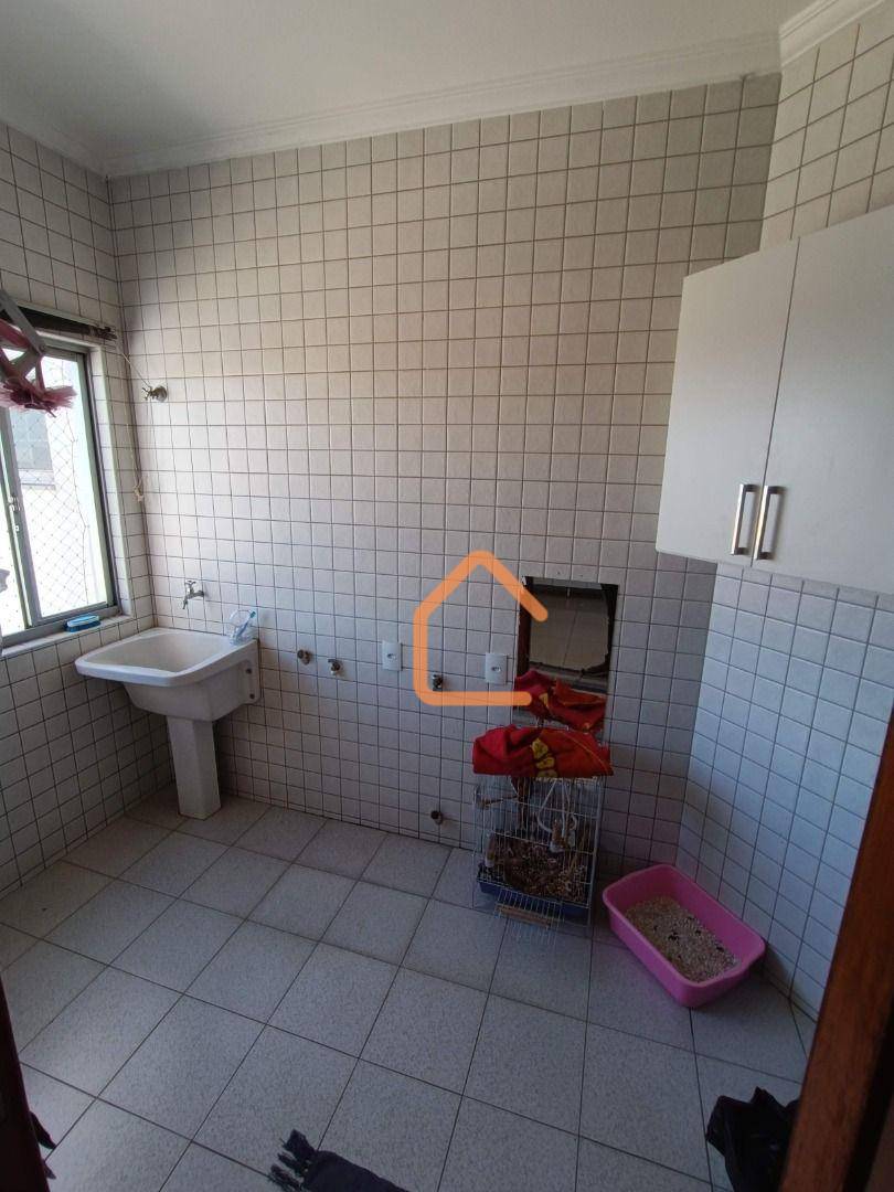 Apartamento para alugar com 3 quartos, 150m² - Foto 6