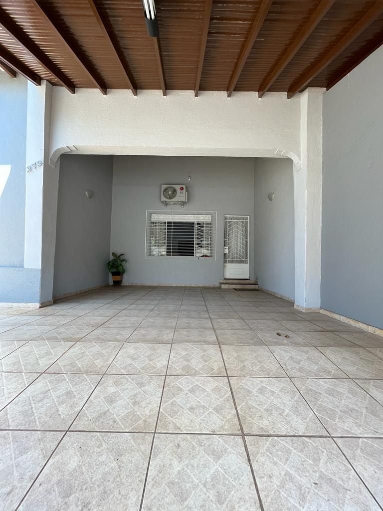 Casa à venda com 4 quartos, 270m² - Foto 1