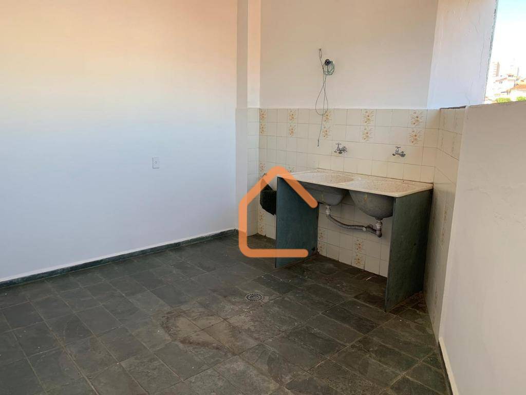 Apartamento à venda com 3 quartos, 143m² - Foto 8