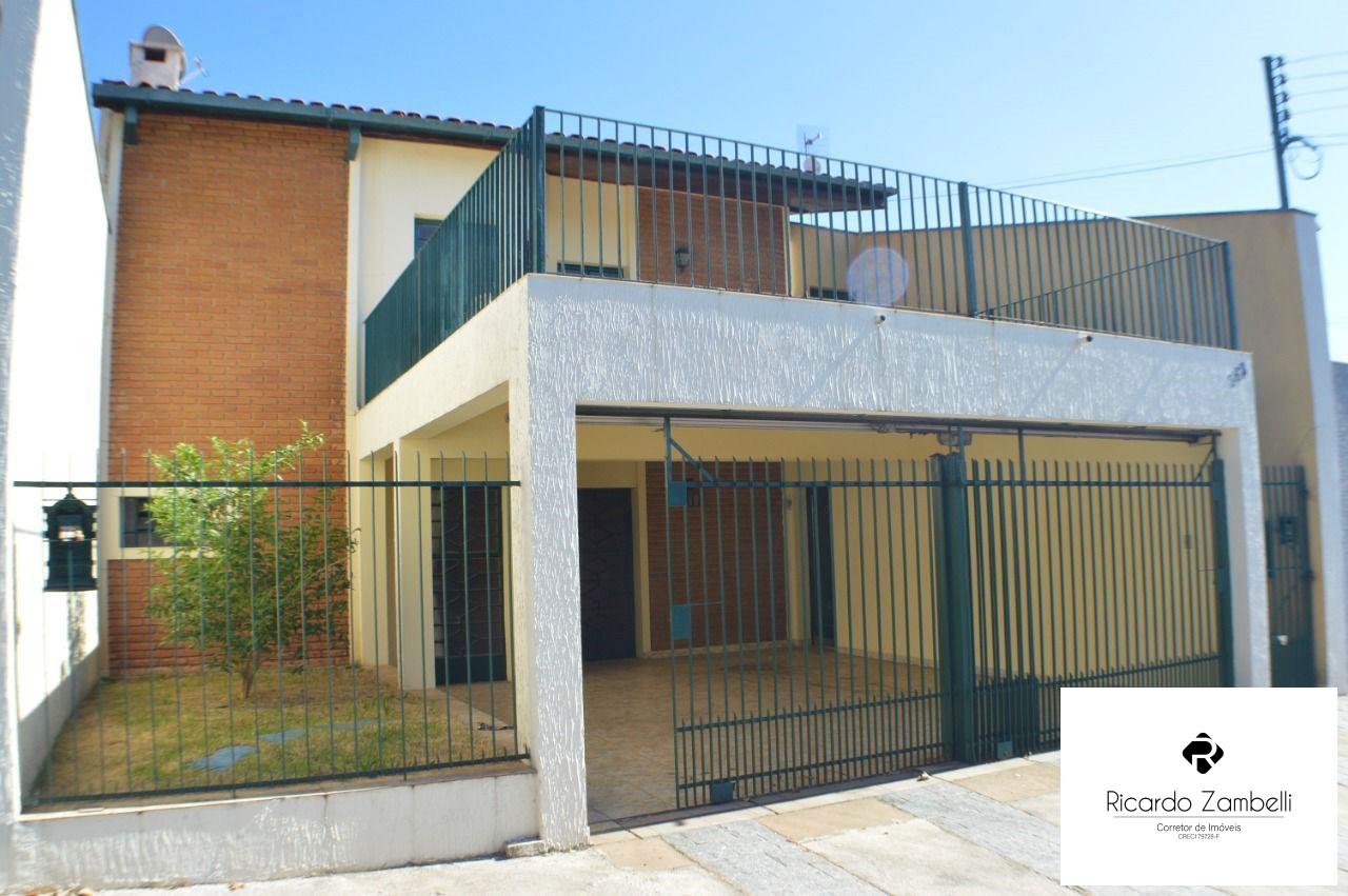 Casa à venda com 3 quartos, 300m² - Foto 1