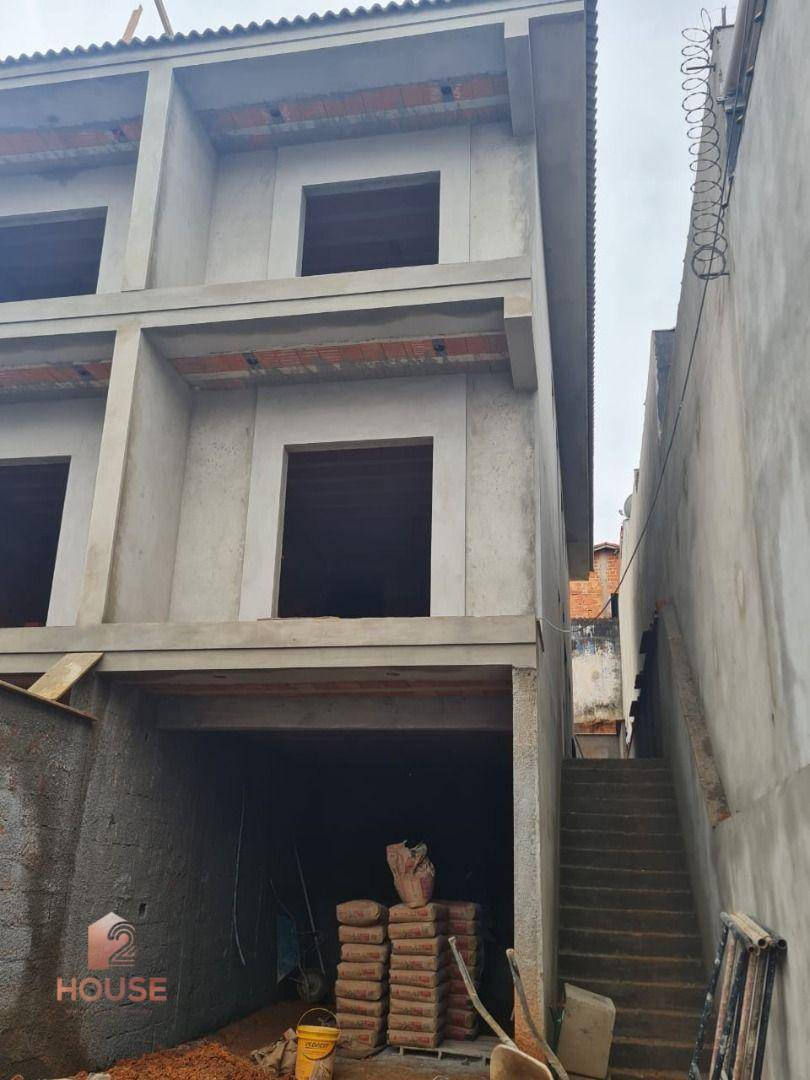 Sobrado à venda com 3 quartos, 130m² - Foto 1