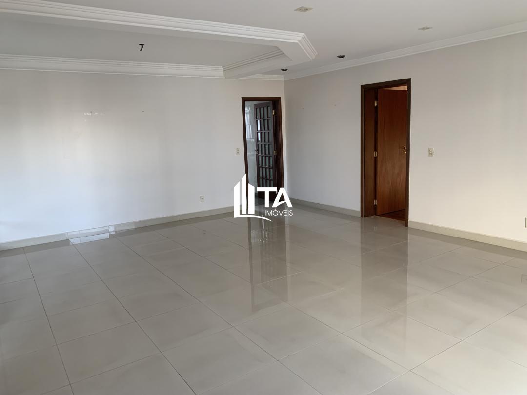 Apartamento à venda com 3 quartos, 228m² - Foto 1