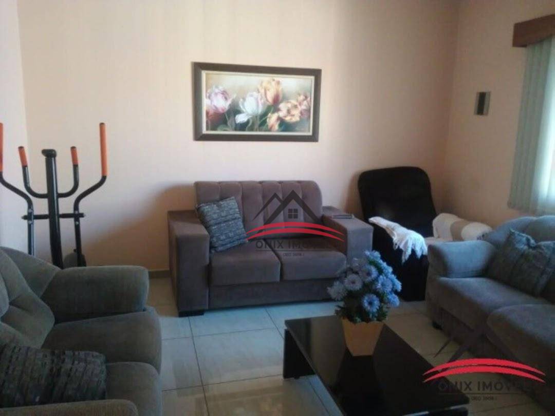 Casa à venda com 3 quartos, 160m² - Foto 1