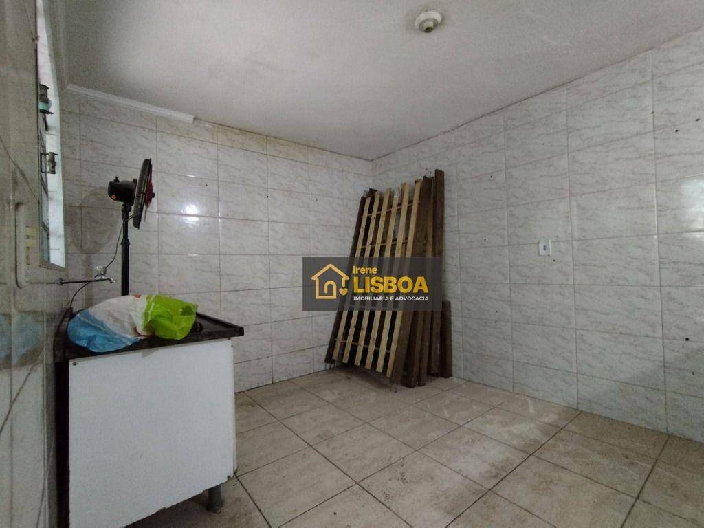 Casa para alugar com 2 quartos, 37m² - Foto 11