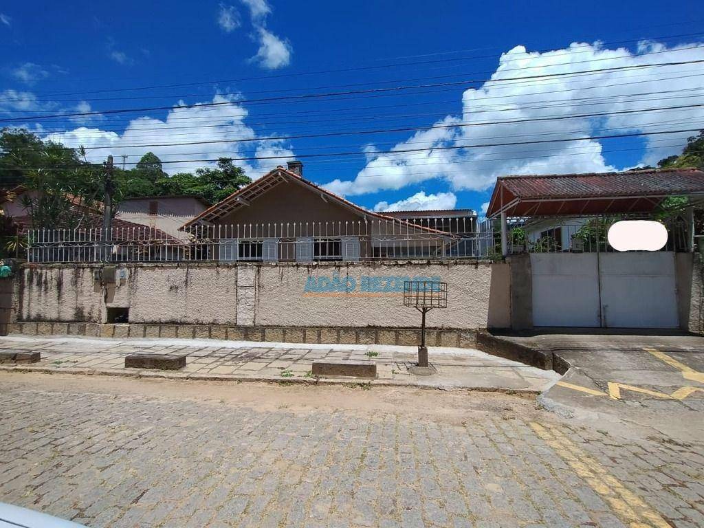 Casa à venda com 4 quartos, 221m² - Foto 1