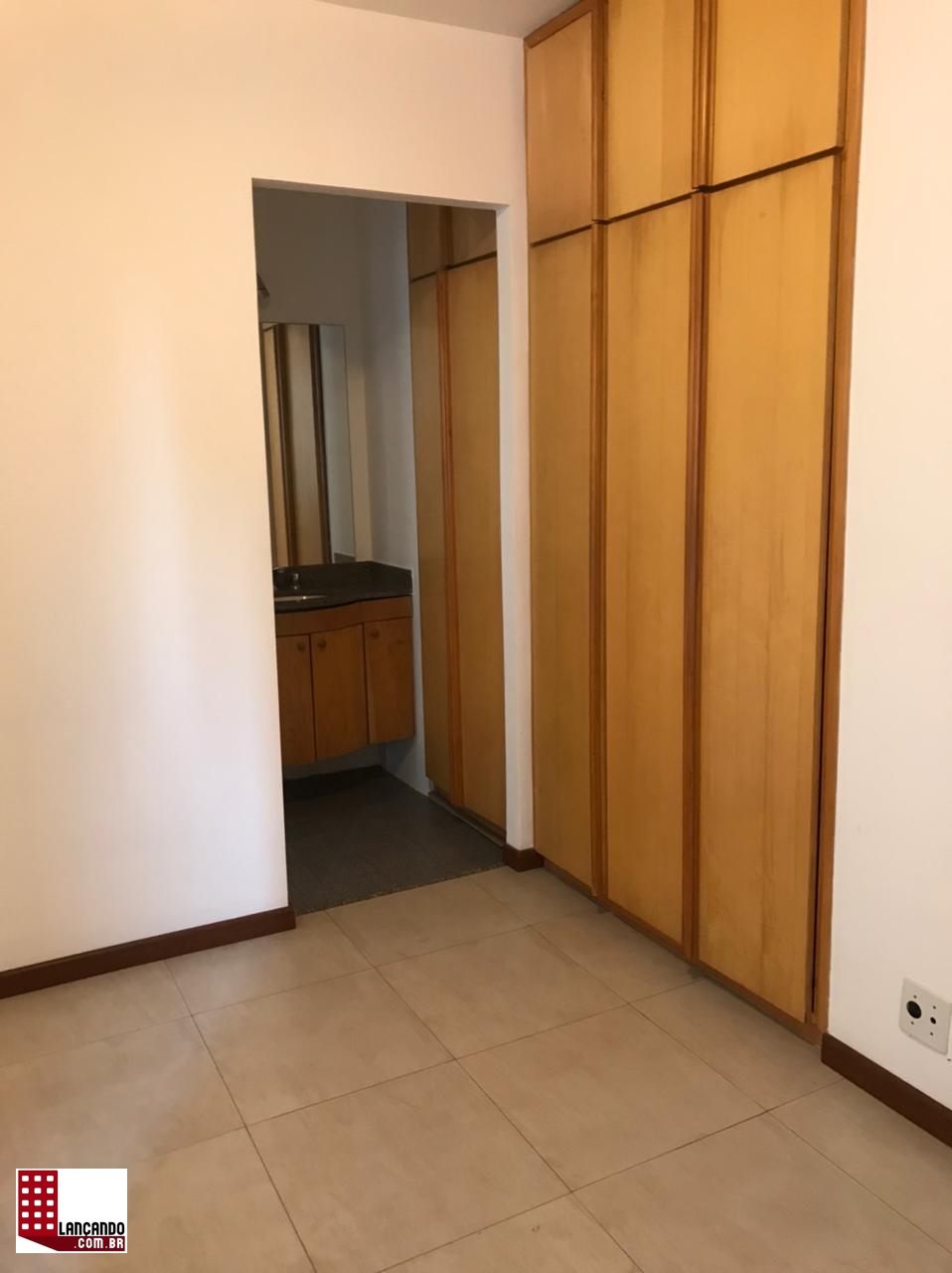 Apartamento à venda com 2 quartos, 67m² - Foto 2