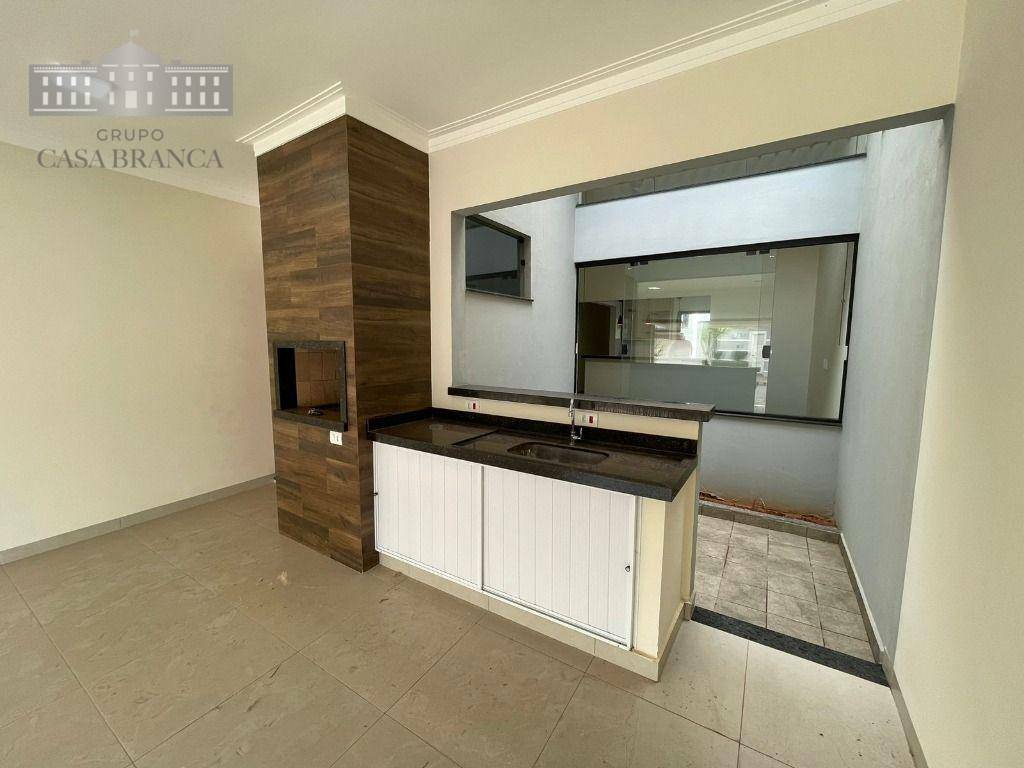 Casa à venda com 3 quartos, 146m² - Foto 1