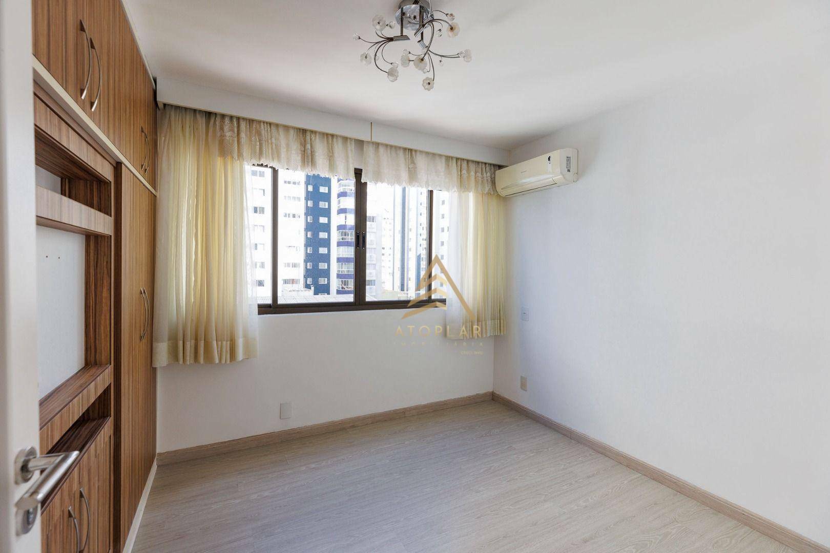 Apartamento para alugar com 3 quartos, 150m² - Foto 27