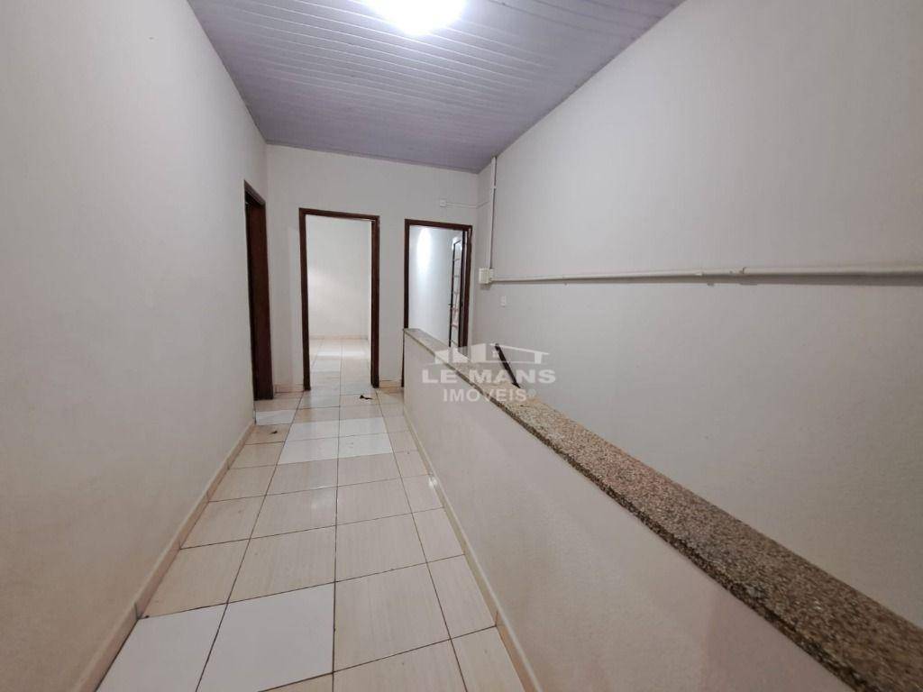 Casa para alugar com 4 quartos, 172m² - Foto 3