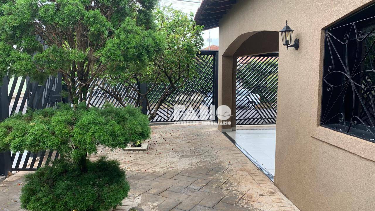 Casa à venda com 3 quartos, 250m² - Foto 3