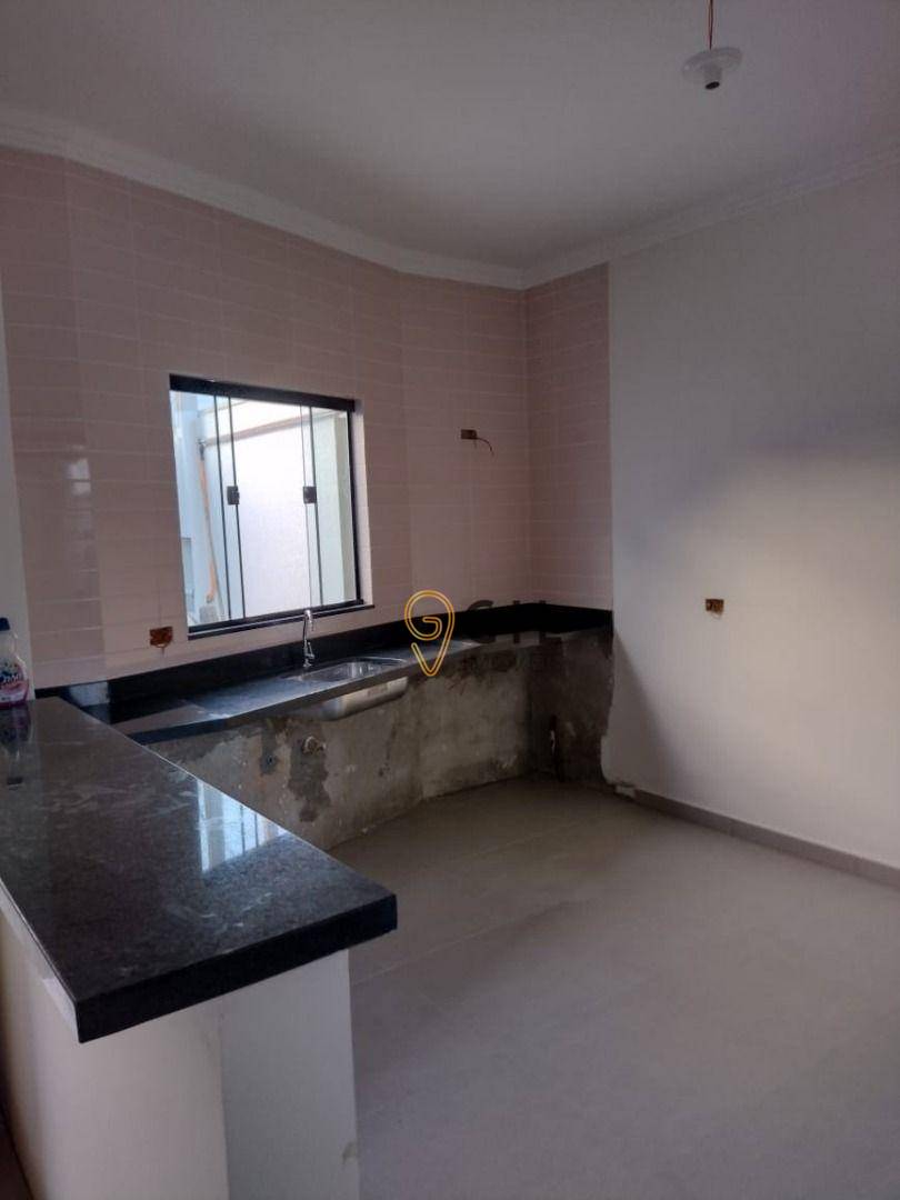 Casa à venda com 3 quartos, 84m² - Foto 3