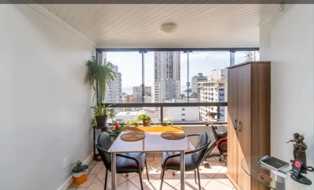 Apartamento à venda com 3 quartos, 110m² - Foto 2