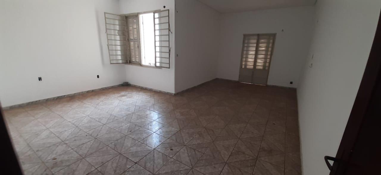 Casa para alugar com 3 quartos, 168m² - Foto 12