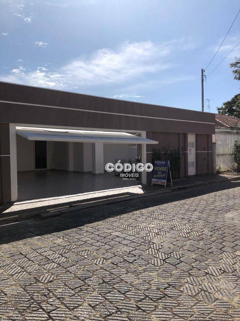 Casa à venda com 3 quartos, 300m² - Foto 1