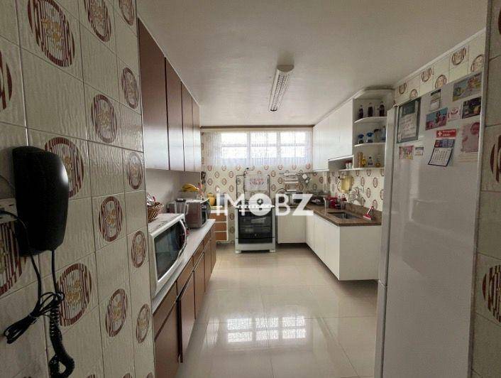 Apartamento à venda com 3 quartos, 200m² - Foto 9