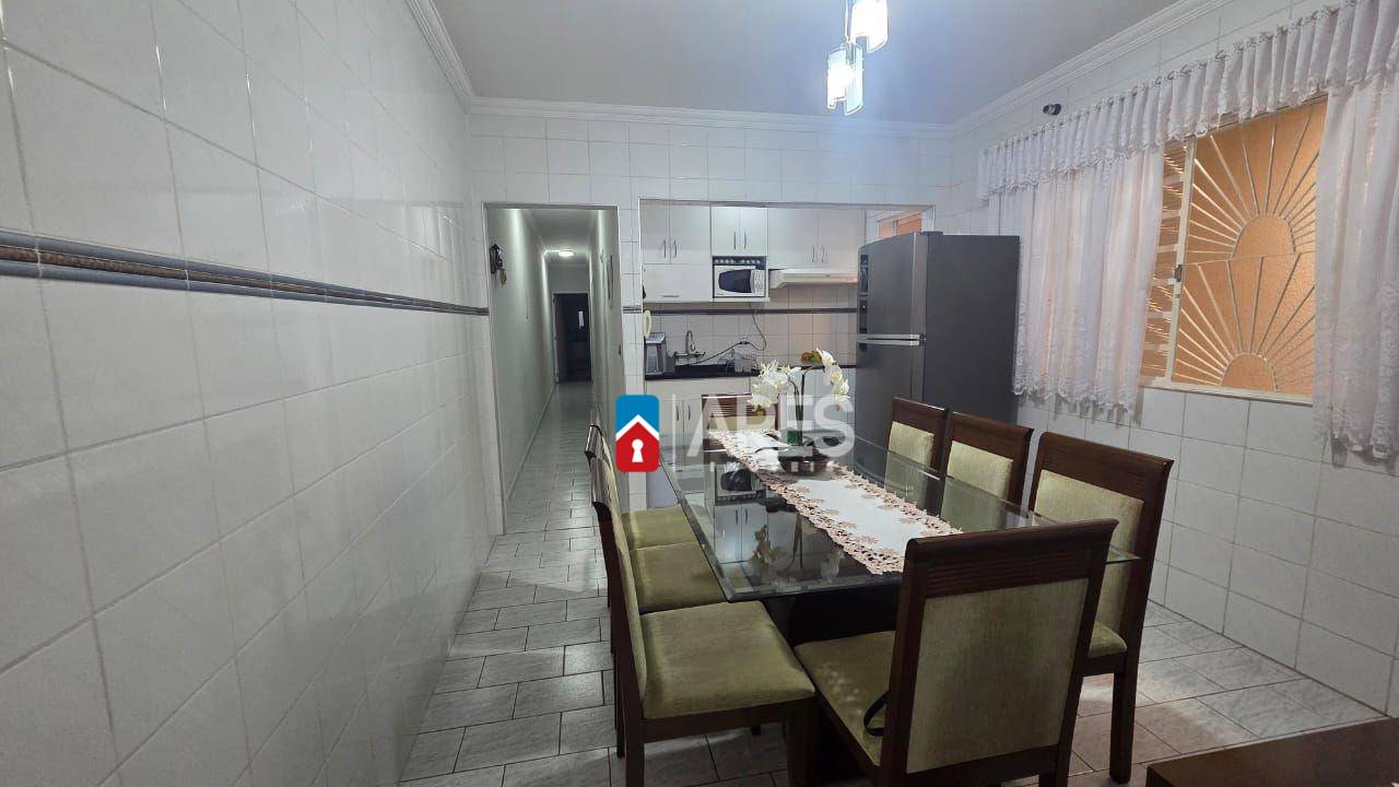 Casa para alugar com 3 quartos, 175m² - Foto 5