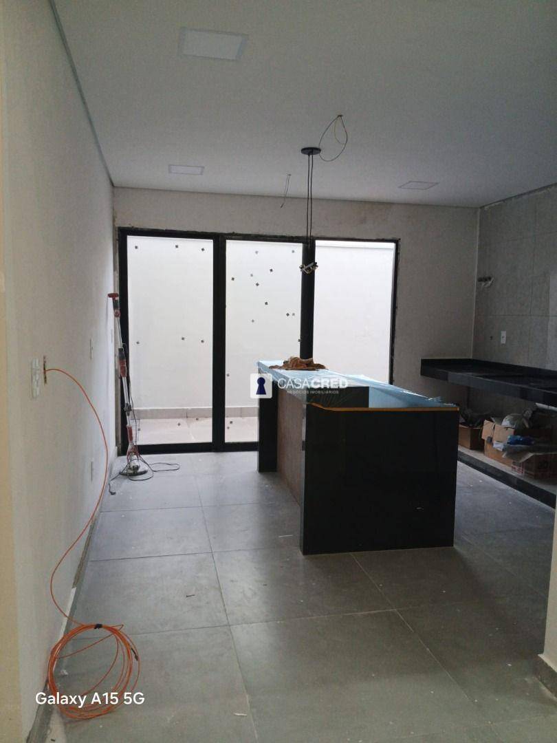 Casa à venda com 3 quartos, 100m² - Foto 2