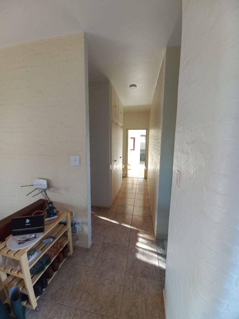 Casa à venda com 3 quartos, 222m² - Foto 11