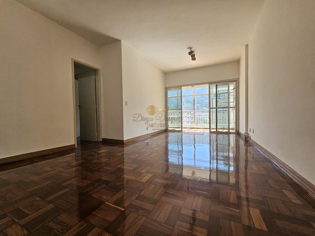 Apartamento à venda com 2 quartos, 70m² - Foto 2