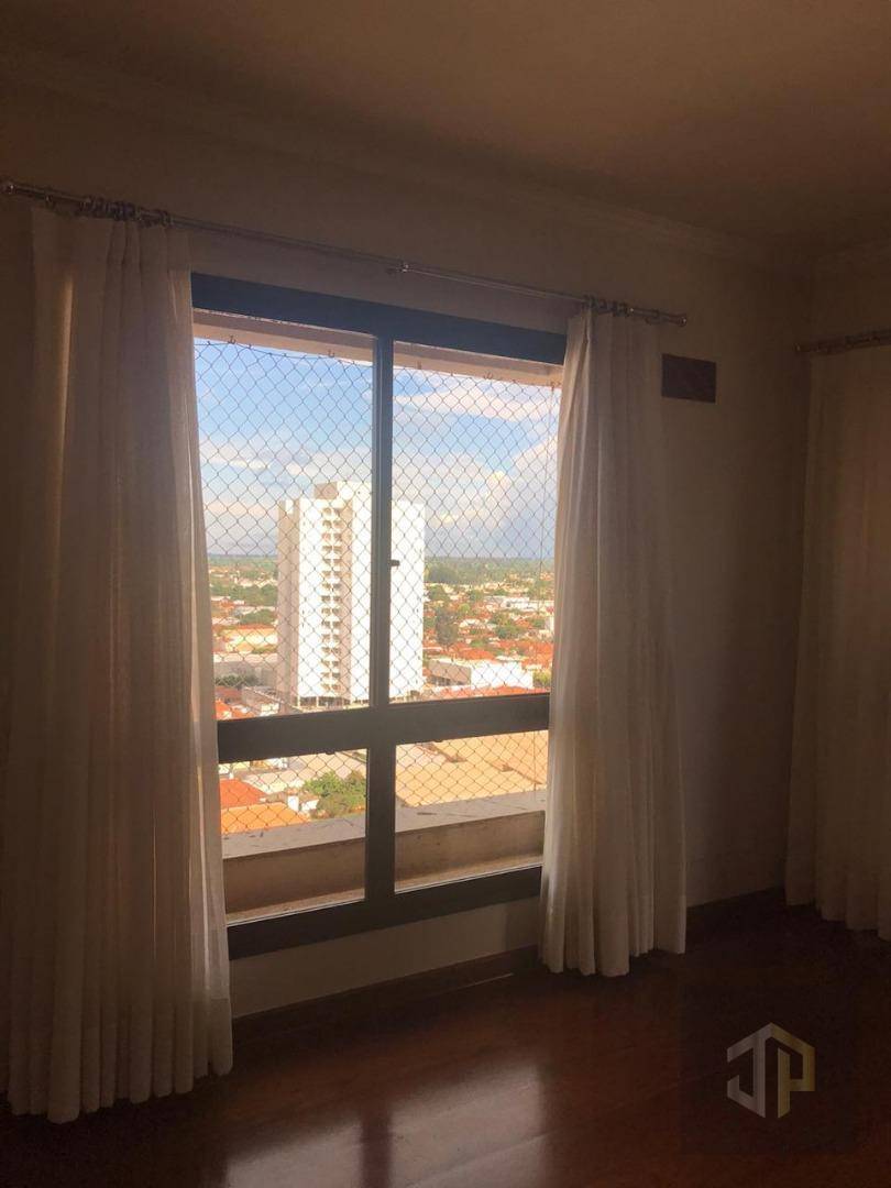 Apartamento à venda com 3 quartos, 213m² - Foto 4