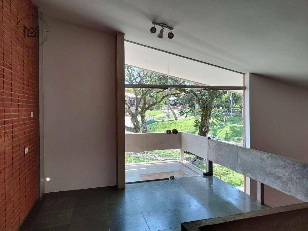 Casa de Condomínio para alugar com 3 quartos, 302m² - Foto 4