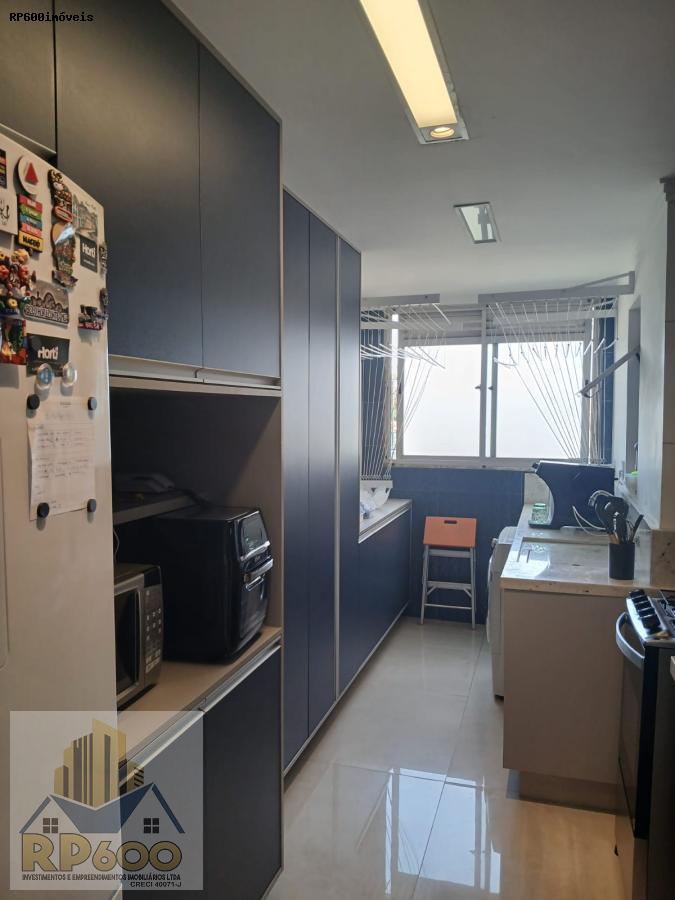 Apartamento à venda com 3 quartos, 70m² - Foto 3