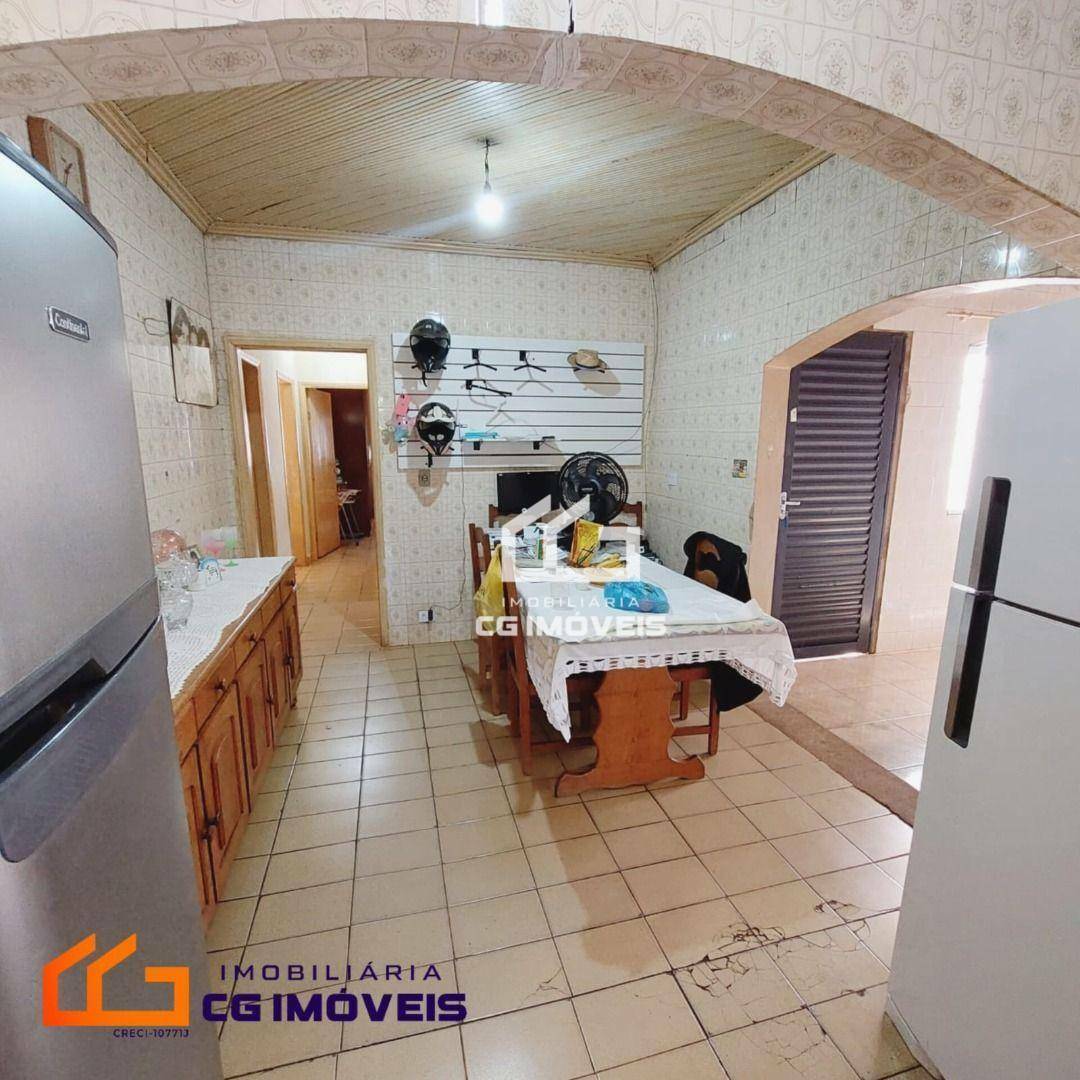 Casa à venda com 3 quartos, 310m² - Foto 5