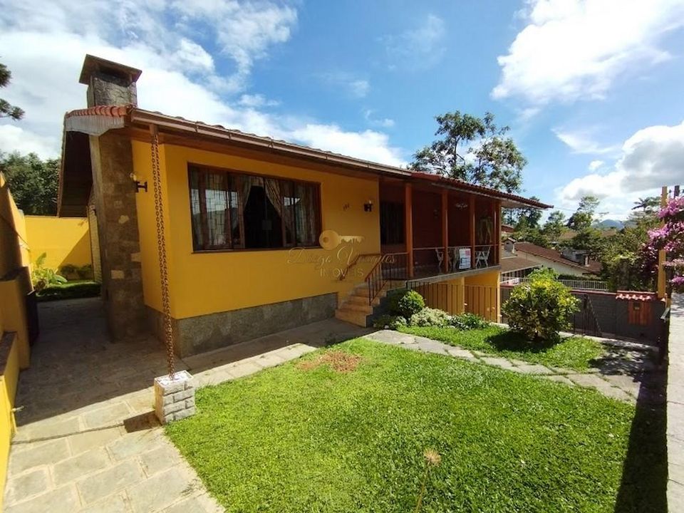 Casa à venda com 5 quartos, 250m² - Foto 1