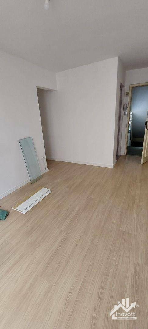 Apartamento à venda com 3 quartos, 51m² - Foto 2