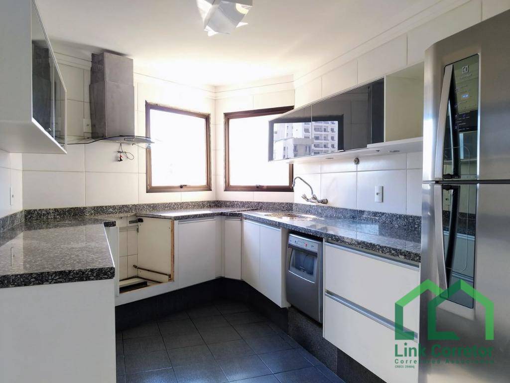 Apartamento à venda com 3 quartos, 217m² - Foto 7