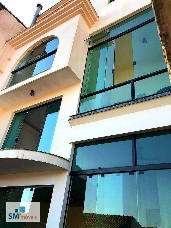 Sobrado à venda com 3 quartos, 256m² - Foto 1