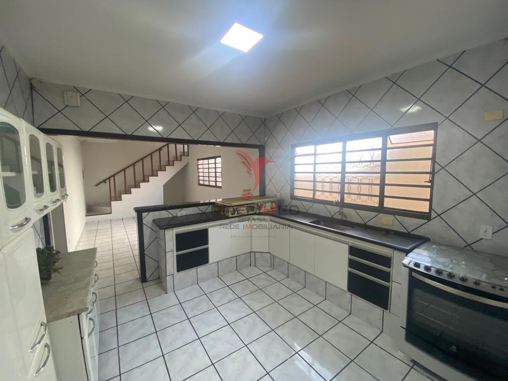 Casa à venda com 3 quartos, 200m² - Foto 14