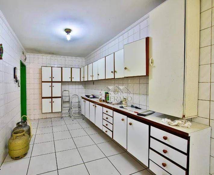 Casa à venda e aluguel com 2 quartos, 250m² - Foto 17